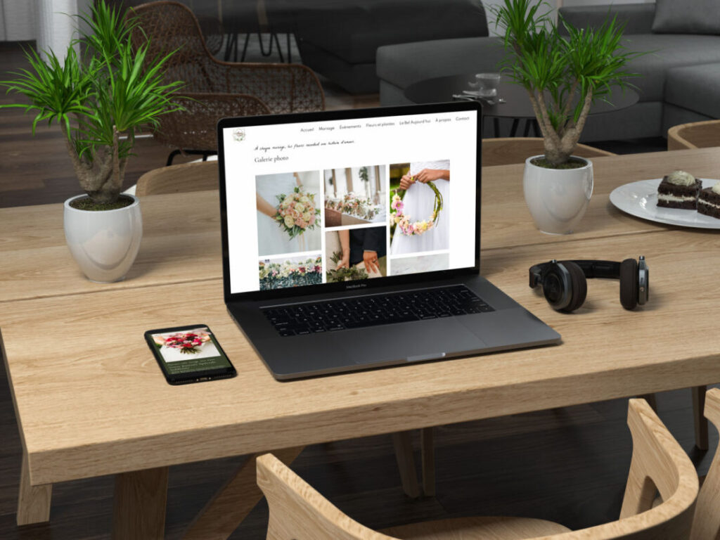 Bureau moderne avec ordinateur et téléphone affichant des bouquets.