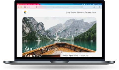 Site web d'une agence de voyage avec paysage montagnard.